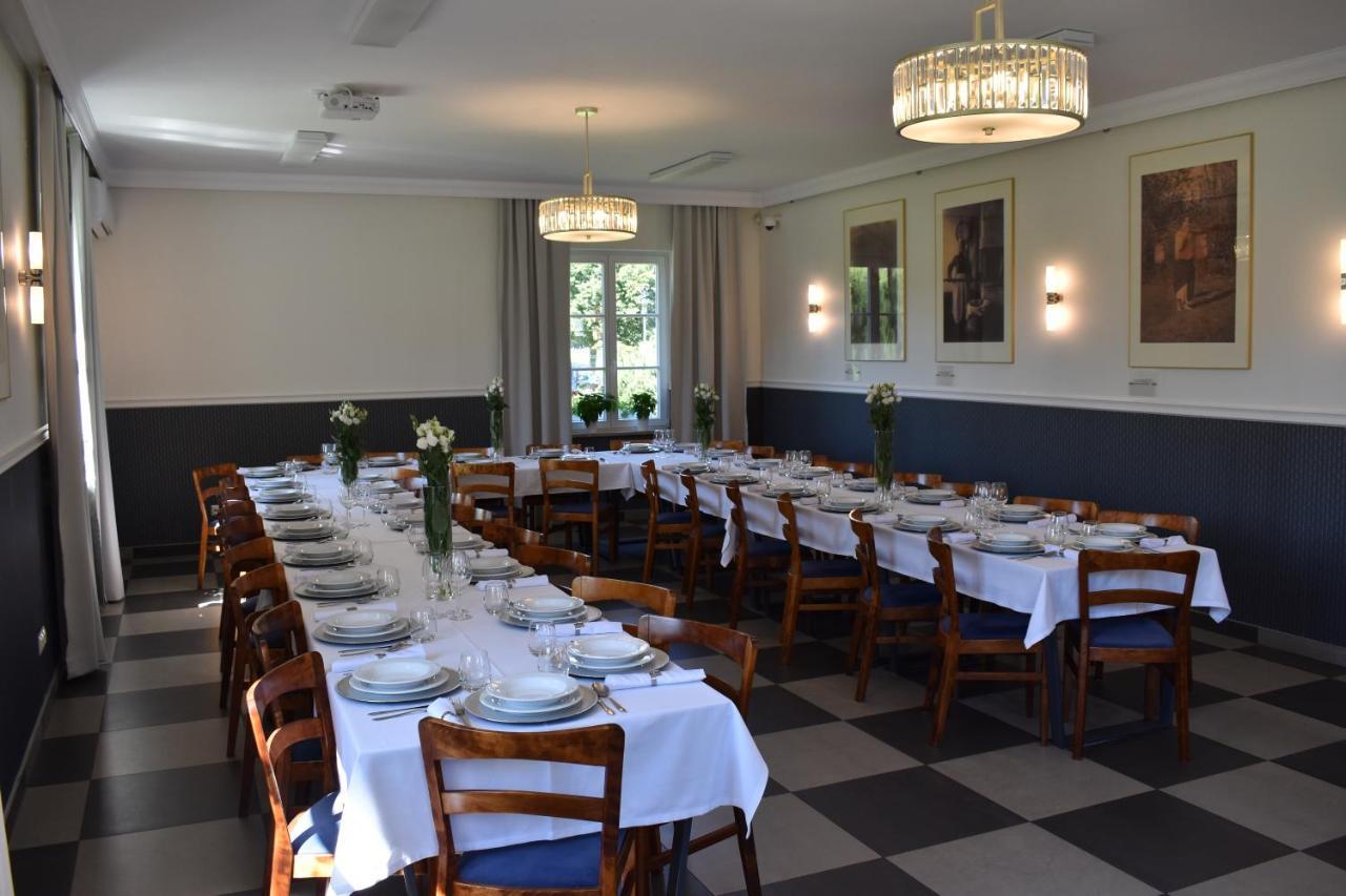 Eco Nieborow Hotel Bagian luar foto