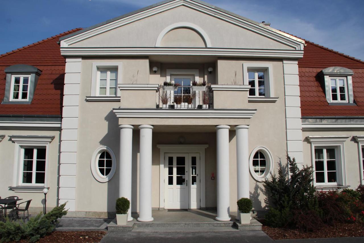 Eco Nieborow Hotel Bagian luar foto
