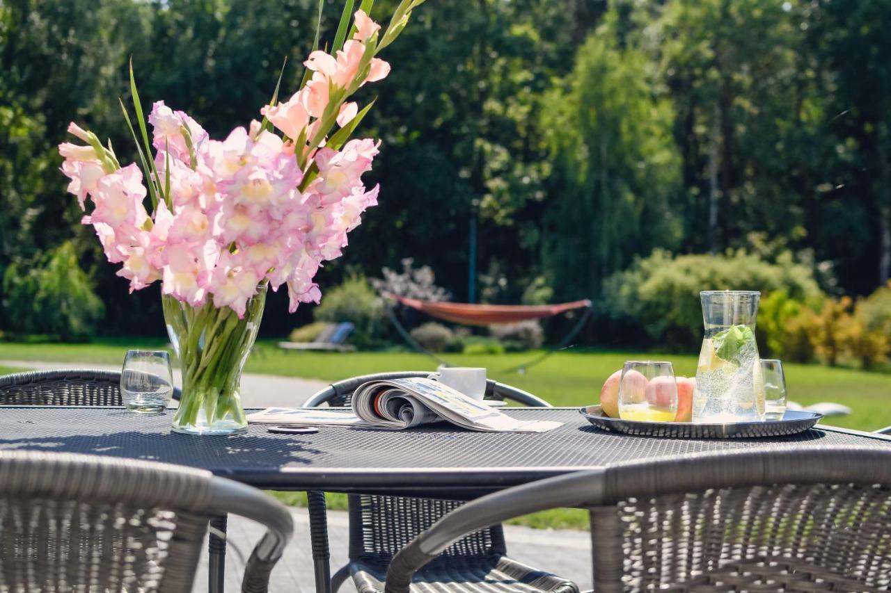 Eco Nieborow Hotel Bagian luar foto
