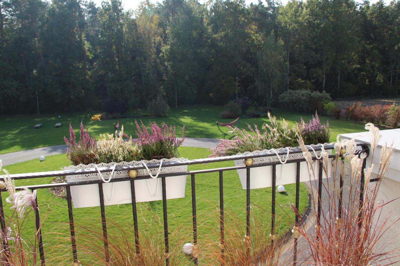 Eco Nieborow Hotel Bagian luar foto