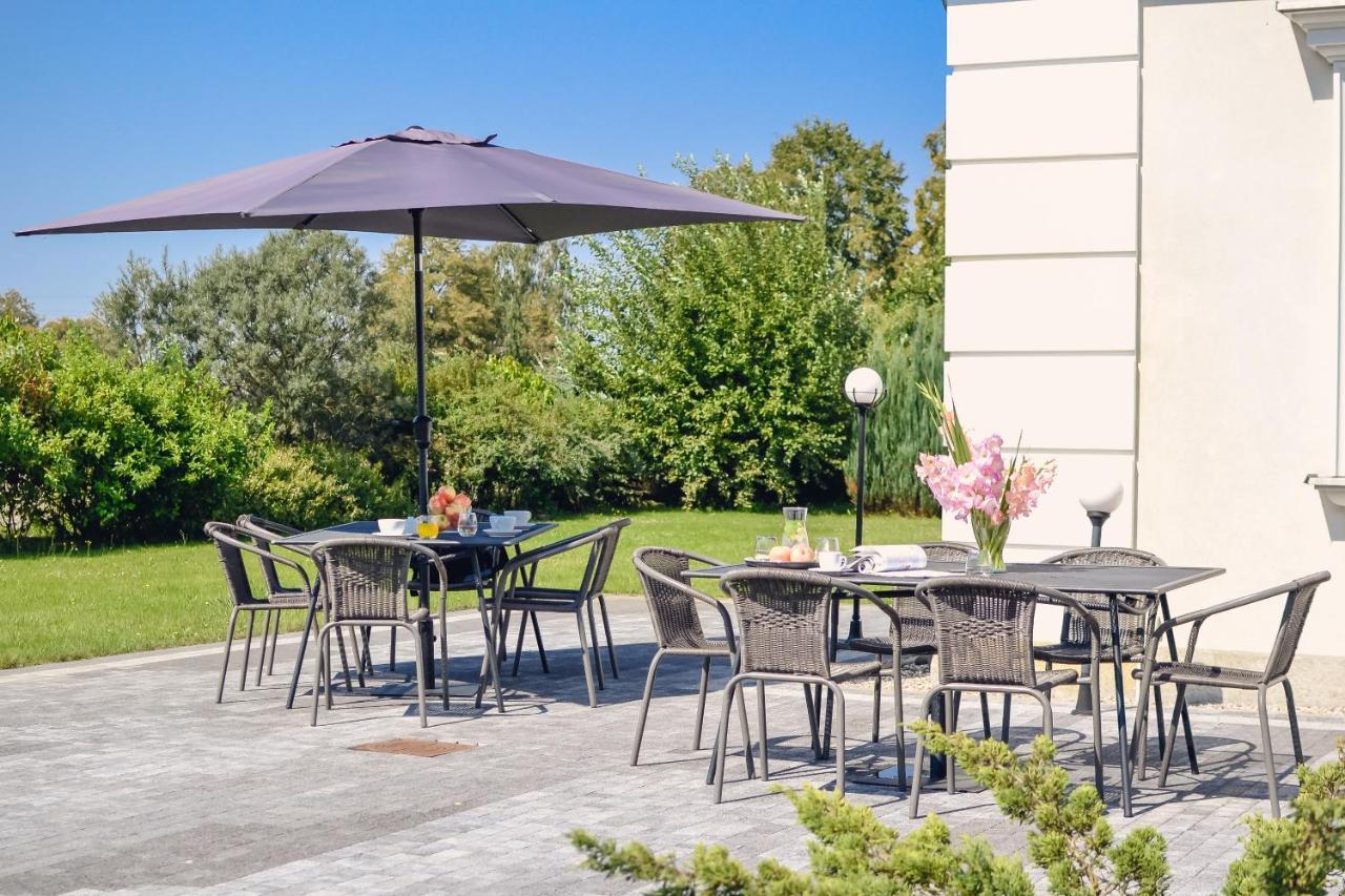 Eco Nieborow Hotel Bagian luar foto